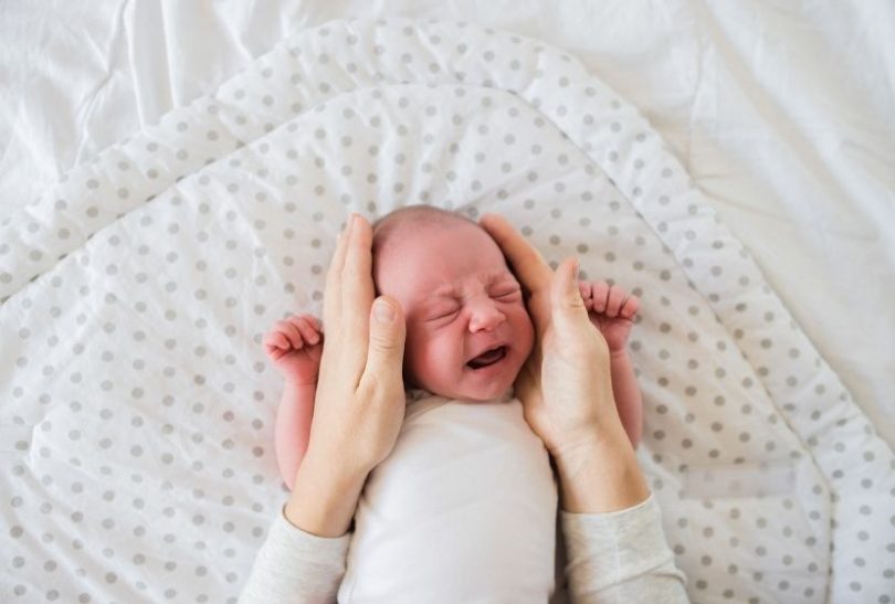 Bébé Pleure Décrypter les Signes et Comprendre ses Besoins