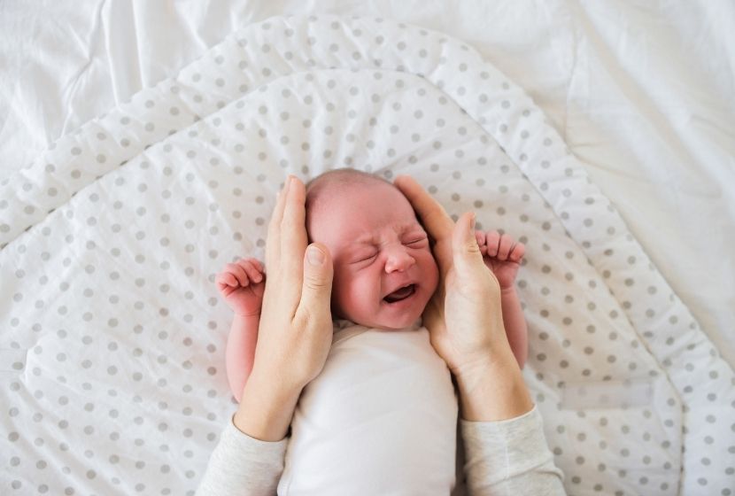 comment répondre aux pleurs de bébé et réussir à le calmer