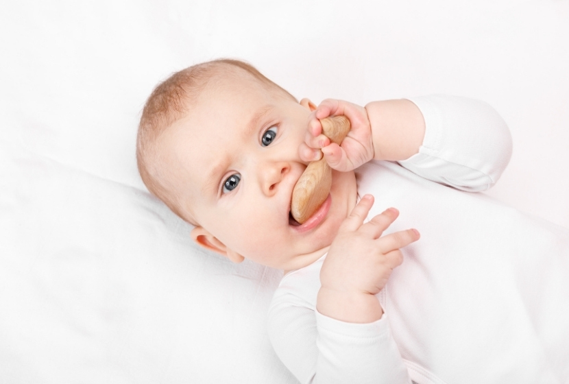 Âge dent bébé : quelles dents à quel âge ? poussée dentaire - Dent