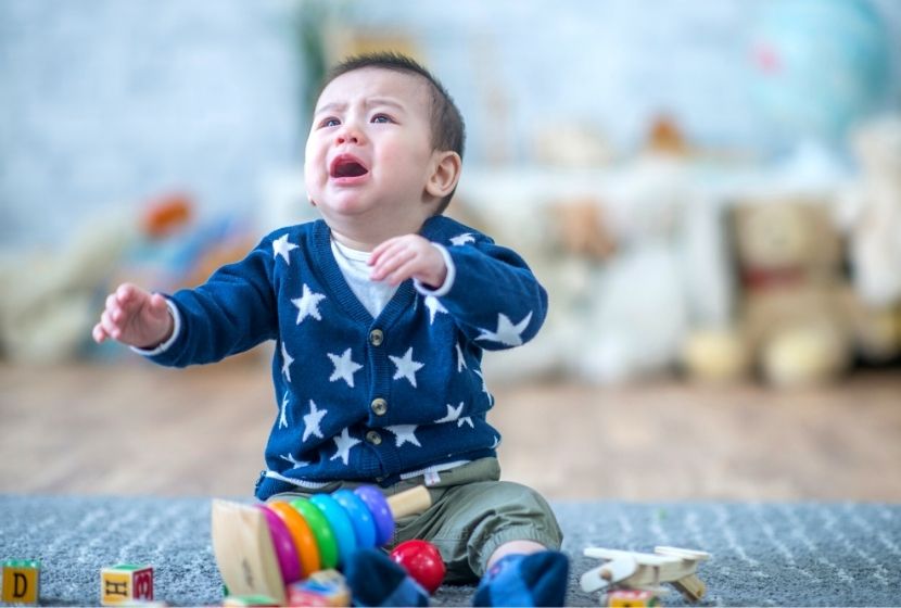 L'angoisse de la séparation peut amener bébé à de grosses crises de pleurs.