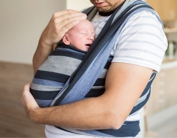 Le portage en écharpe : la solution idéale pour vous et votre bébé ?