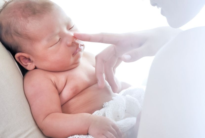 Comment laver le nez des bébés.