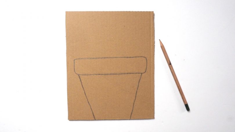 dessiner le pot de leurs sur le carton pour fabriquer la carte