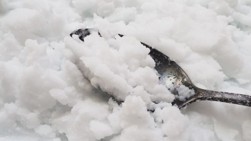 Vérifier la consistance de la neige artificielle obtenue