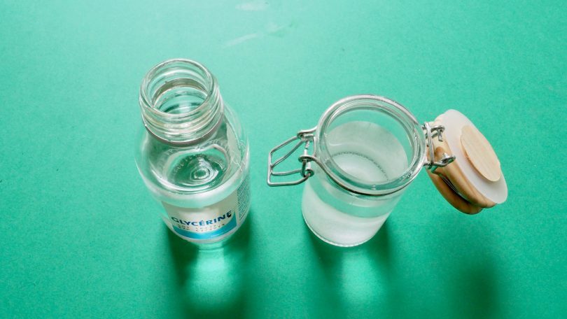 La glycérine compose le mélange pour créer des bulles maison