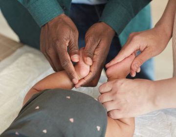 Masser son bébé : le bien-être à portée de main 