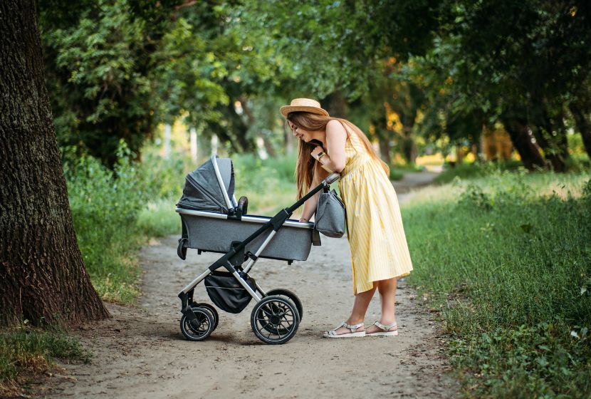 Quand votre enfant peut-il être face à la route dans une poussette