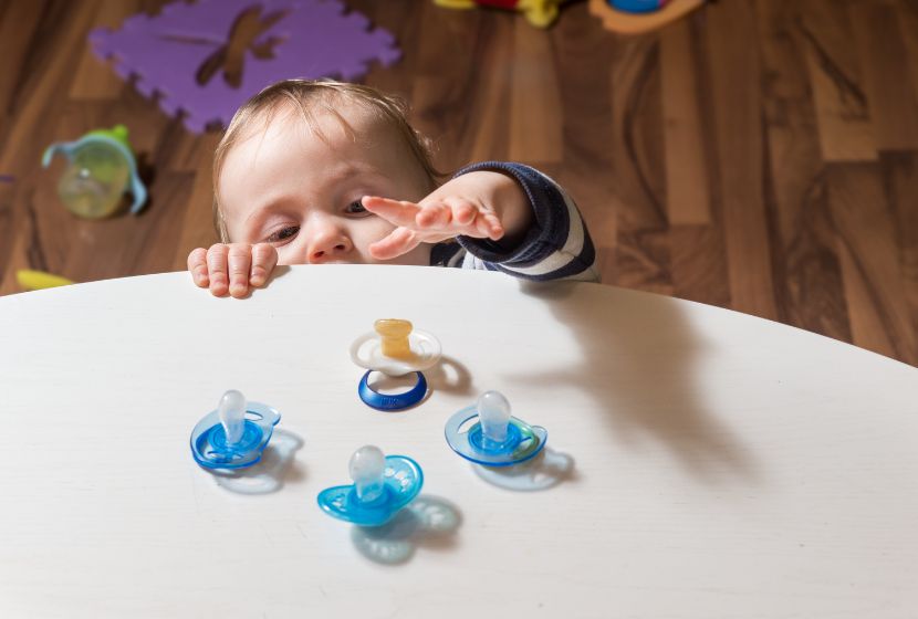 Comment aider bébé à arrêter la tétine ?