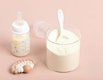 La préparation et la conservation d’un biberon de lait en poudre