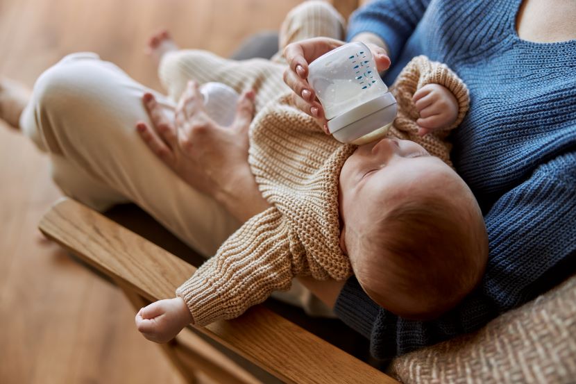 Les selles d'un bébé au lait artificiel