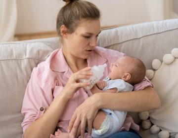 Changer de lait infantile : tout savoir pour une transition en douceur