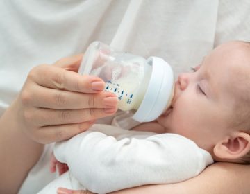 Quelle quantité de lait doit boire un bébé de 3 mois ?