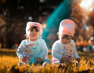 Couche gratuite pour jumeaux et autres aides pour parents de jumeaux