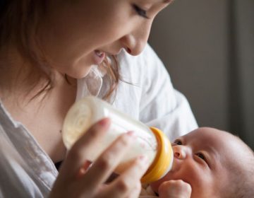 Lait pour bébé de 1 mois : conseils et bonnes pratiques