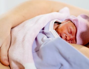 Avantages du contact peau à peau pour les bébés prématurés