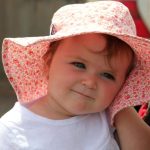 Protéger bébé de la chaleur : les bons réflexes de l’été