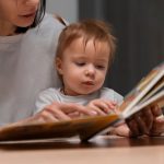 Est-ce que bébé comprend déjà ce qu’on lui dit ? 