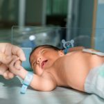 Tout savoir sur le soin du cordon ombilical du nouveau-né
