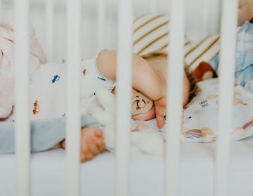 Changement d’heure d’été : comment aider bébé à s’endormir plus tôt ?