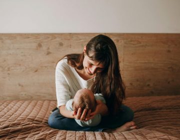 Changement d’heure d’hiver : comment préparer bébé en douceur ?
