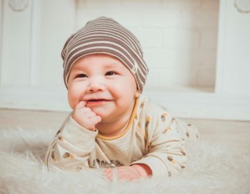 Faut-il s’inquiéter du hoquet de bébé ?