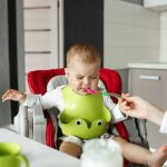 Bébé refuse de manger : nos solutions pour des repas sans stress