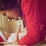 En post-partum à Noël : comment traverser l&rsquo;épreuve des fêtes ?