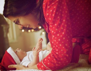 En post-partum à Noël : comment traverser l&rsquo;épreuve des fêtes ?