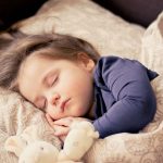 Température de la chambre pour bébé en été : quel réglage adopter en cas de canicule ?